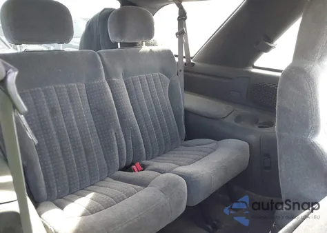 1999 Chevrolet Blazer Ls z USA, uszkodzony, nr VIN 1GNCT18W0XK221929